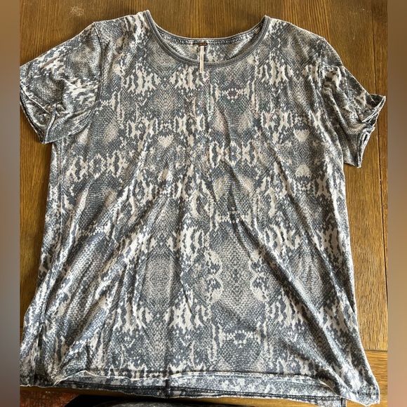 NWOT snake skin print free people t-shirt - Picture 1 of 2